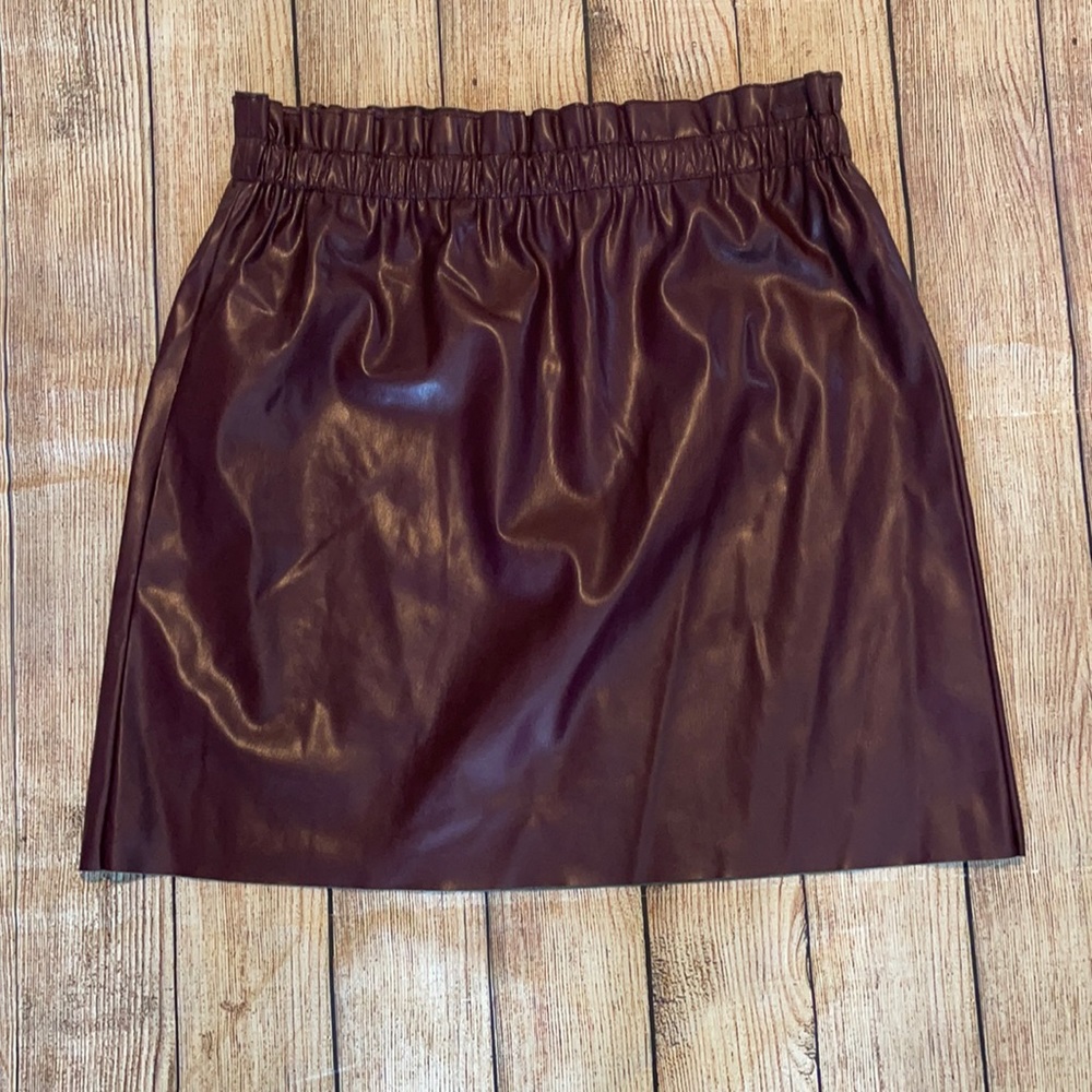 Loft pull on small faux leather skirt